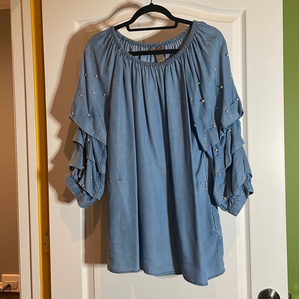 Denim & Pearl blouse.Size large